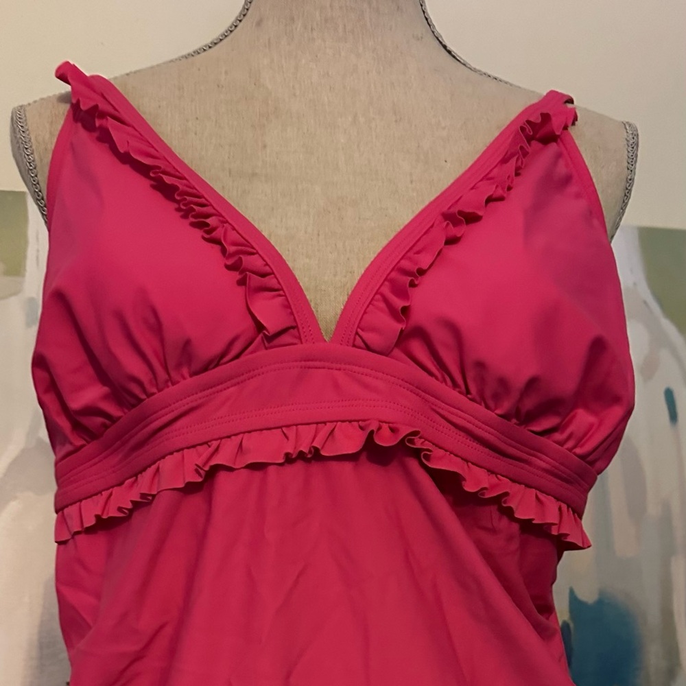 NWT ISABEL XL maternity bathing suit raspberry color with an attractive ruffle